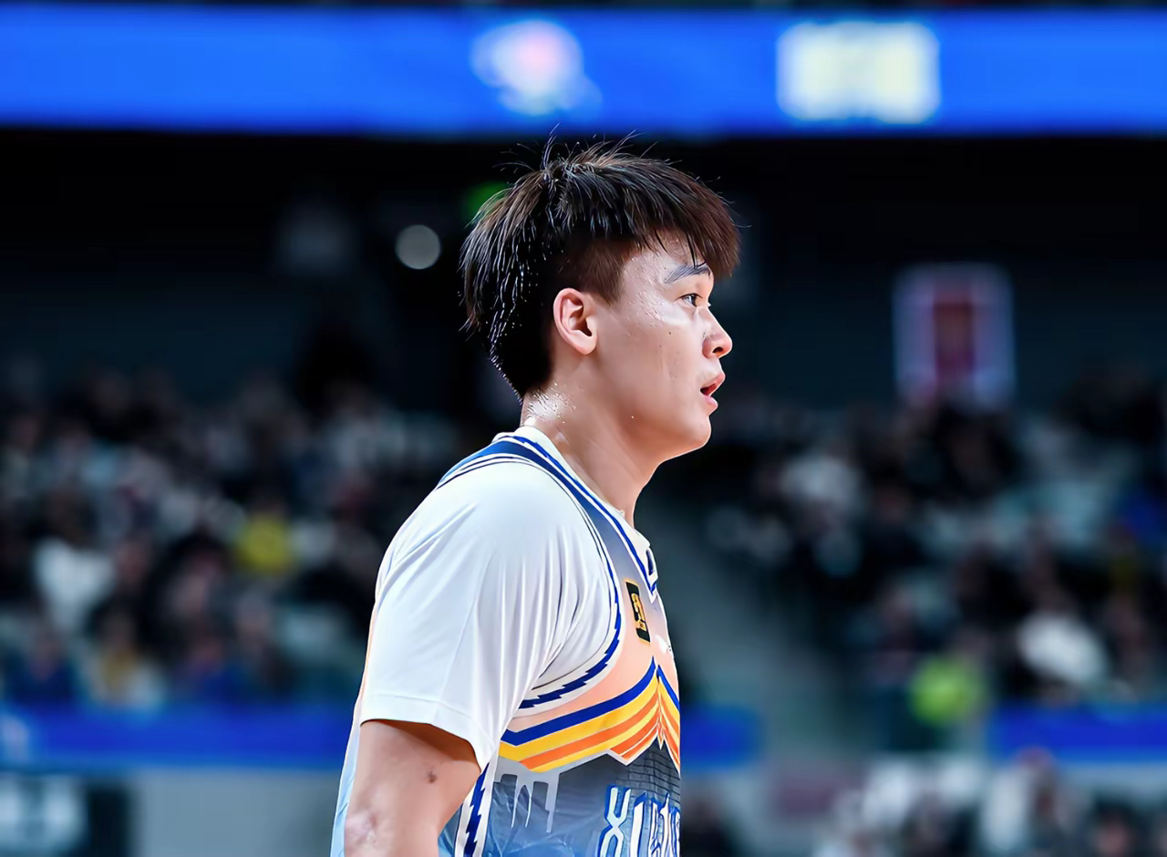 开云登录网址入口-里昂训练开放日，关键战再遭质疑引观众欢呼，CBA季后赛在即，资深球员宣示担当的简单介绍